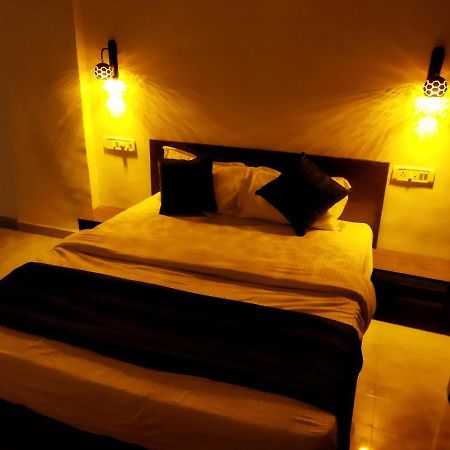 Hotel Rain Sky Inn Лонавала Екстериор снимка