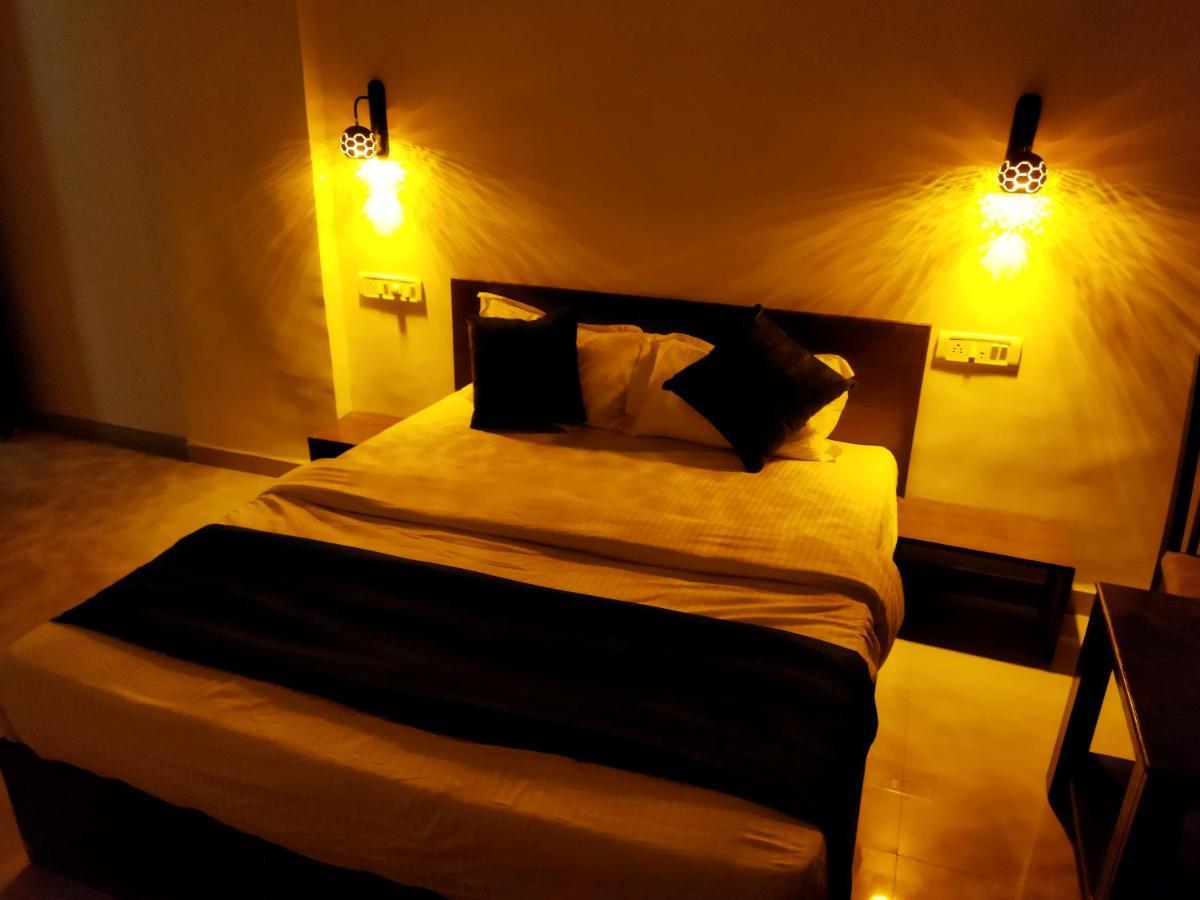 Hotel Rain Sky Inn Лонавала Екстериор снимка