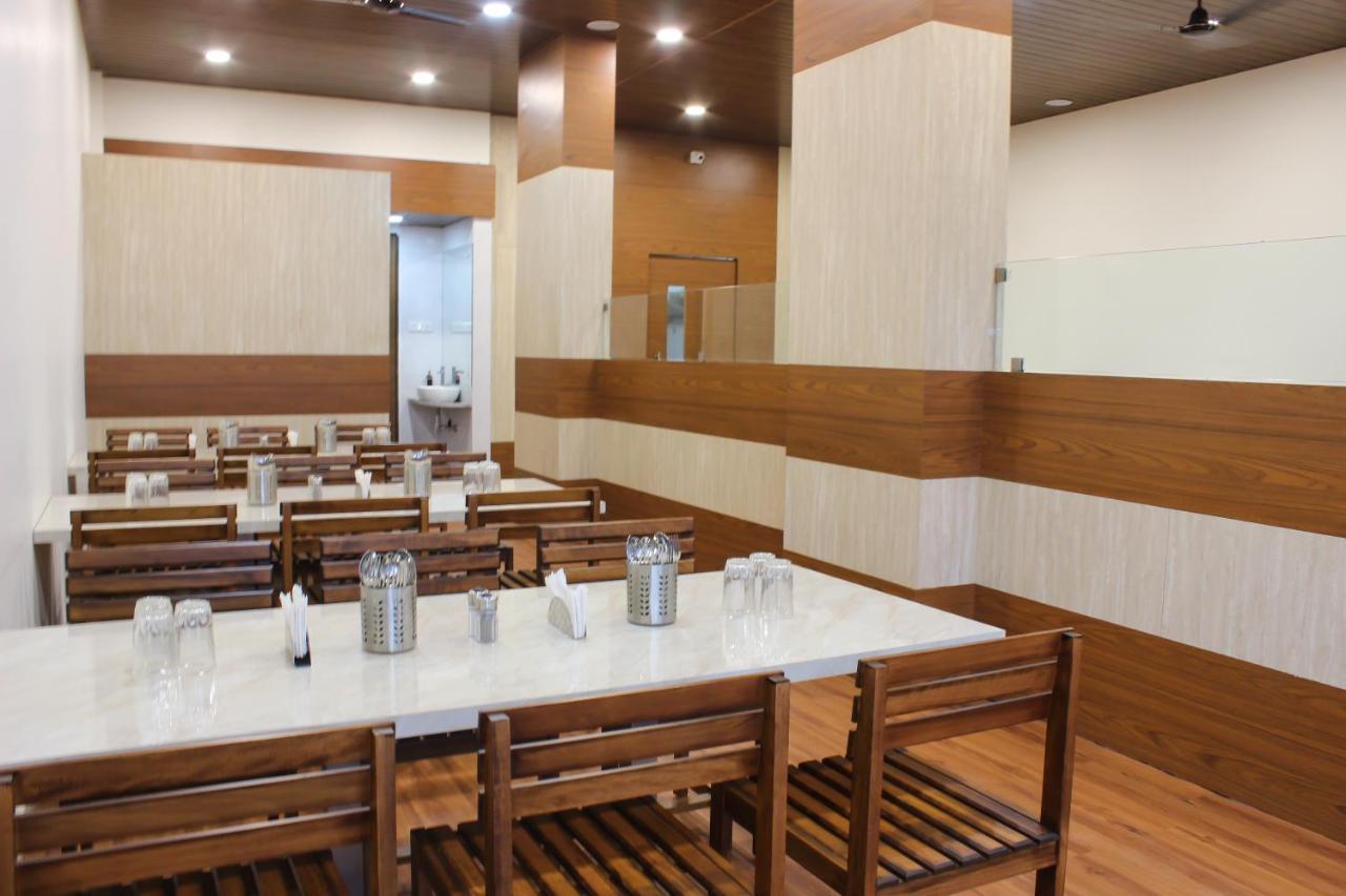 Hotel Rain Sky Inn Лонавала Екстериор снимка