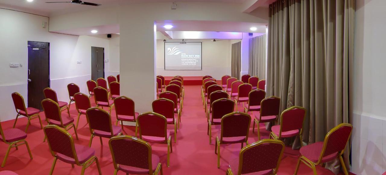 Hotel Rain Sky Inn Лонавала Екстериор снимка