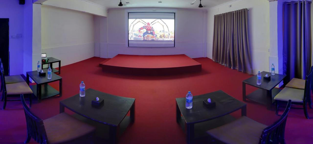 Hotel Rain Sky Inn Лонавала Екстериор снимка
