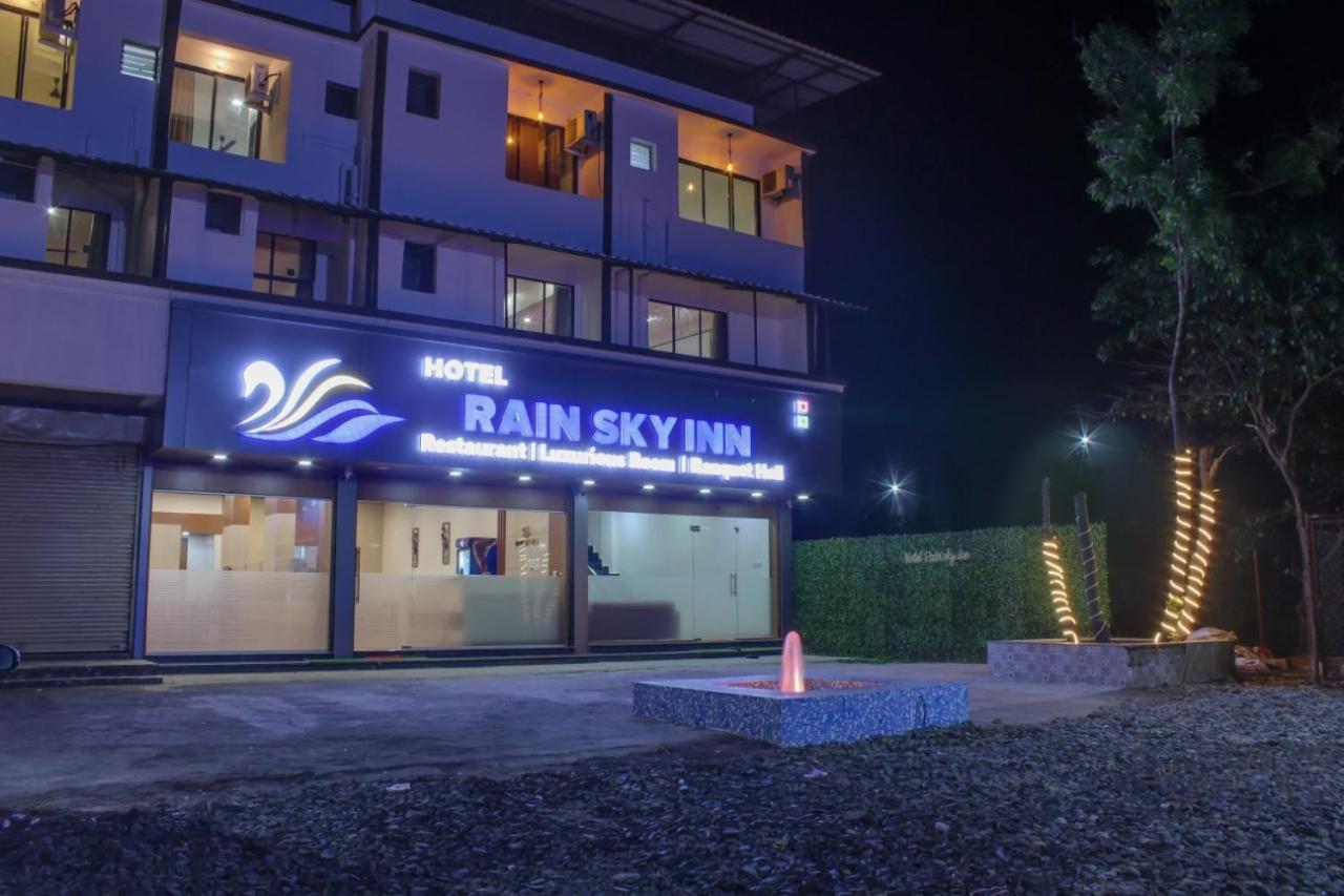 Hotel Rain Sky Inn Лонавала Екстериор снимка